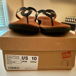 FitFlop Black Leather Strata Toe-Thong Sandals, 10